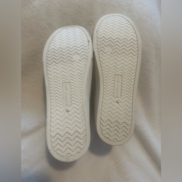NEW - Madden Girl Cozy White Sneakers - Picture 5 of 8